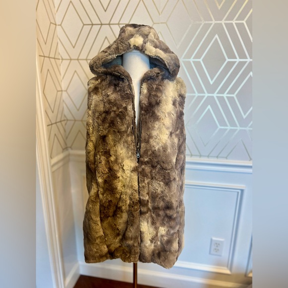 Erin London Women's Large Faux Fur Vest Front Zip Soft & Comfy! - Picture 10 of 10